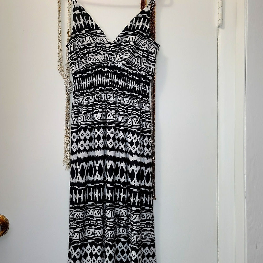 Bobbi Brooks Black & white Maxi Dress